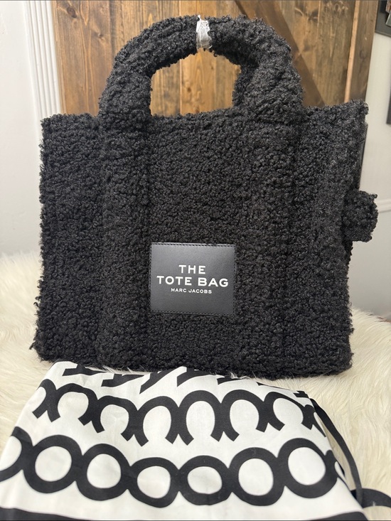 Marc Jacobs Handbags - MARC JACOBS  The Teddy Tote